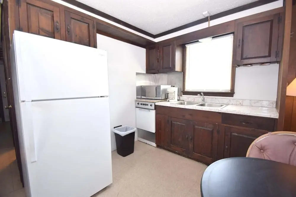 Bayshore Drive 211 3 Bedroom Home by RedAwning