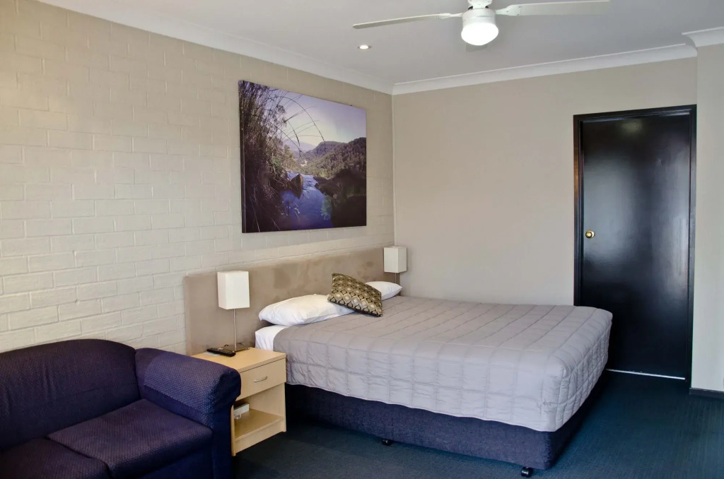 Baybrook Motor Inn
