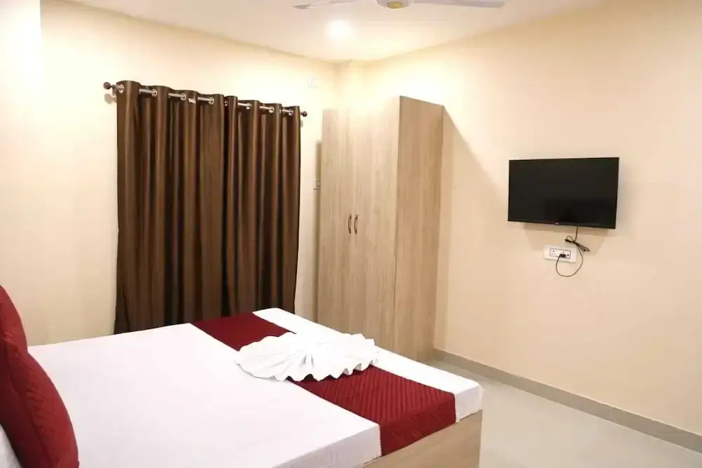 Regal Guest House by ROH