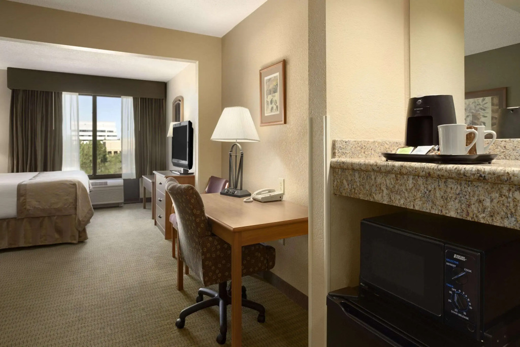 Wingate by Wyndham Little Rock