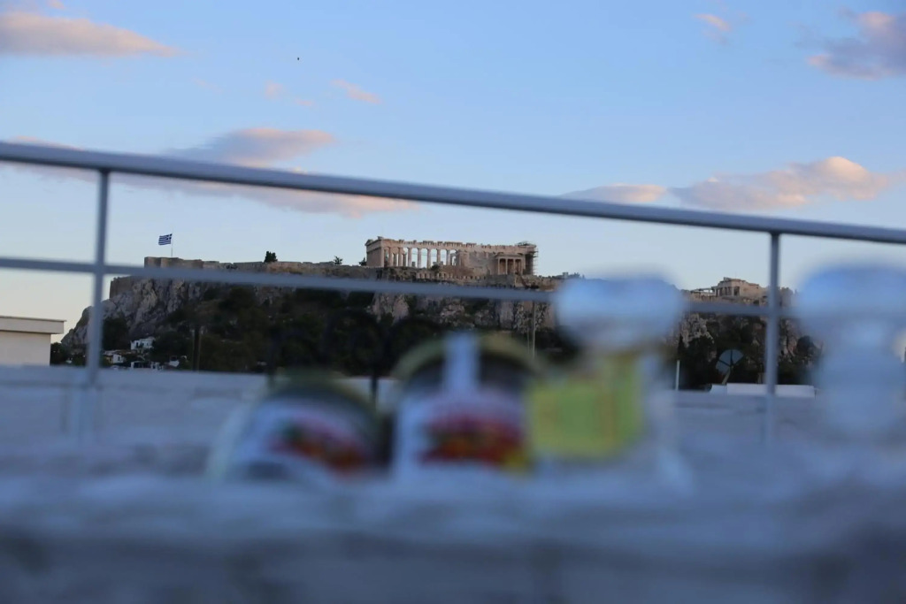 Flat in Monastiraki with stunning view of Acropolis