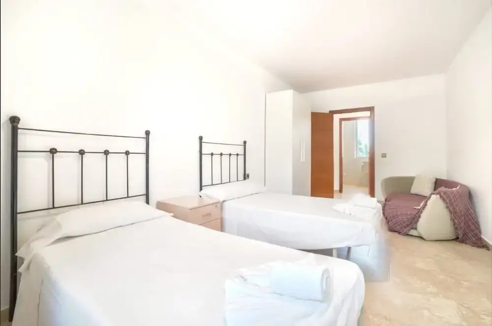 Villa - 5 Bedrooms with Pool and WiFi - 104980