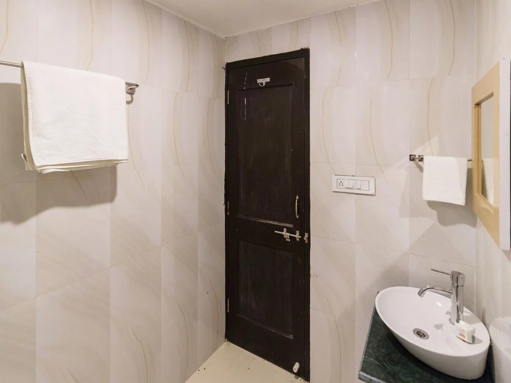 OYO Home 11410 Modern 3BHK Goverdhan Villas