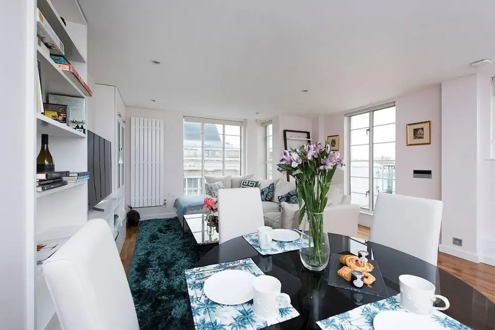 Luxurious 2 BR Apartment near Hyde Park