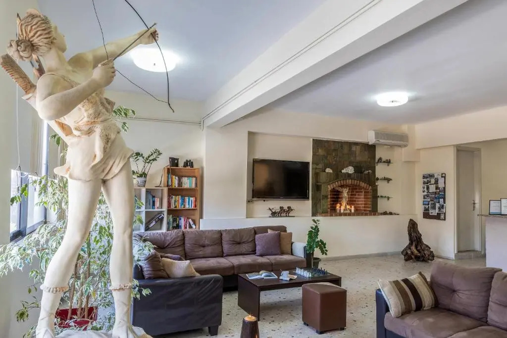 Jo Marinis Rooms