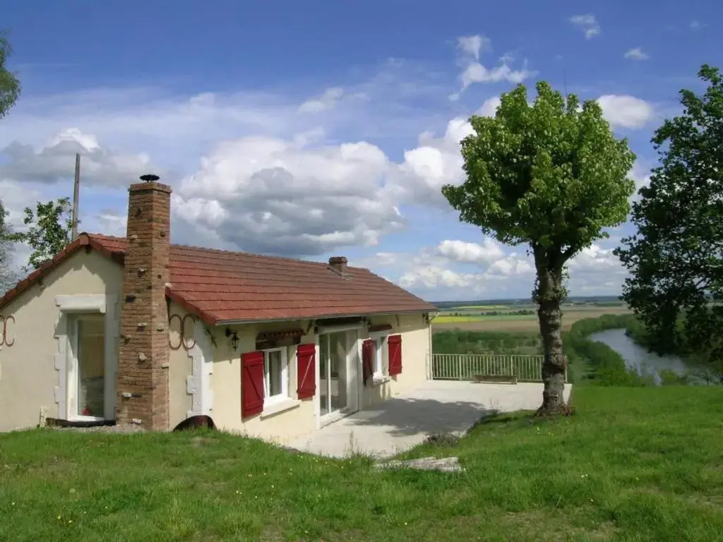 Maison rénovée près de lAllier avec grand jardin - FR-1-489-110
