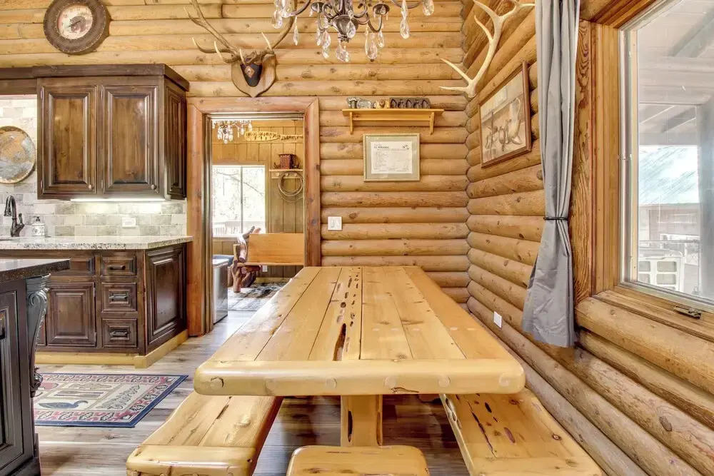 Cozy Log Cabin on 1/2 Acre in Lakeside!