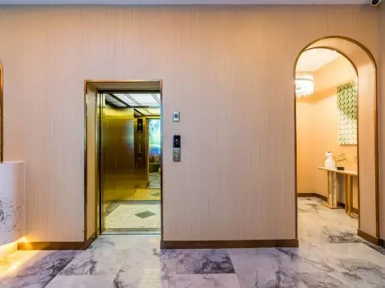 Dequan Luxury Hotel (China International Exhibition Center Wangjing Bridge Branch)