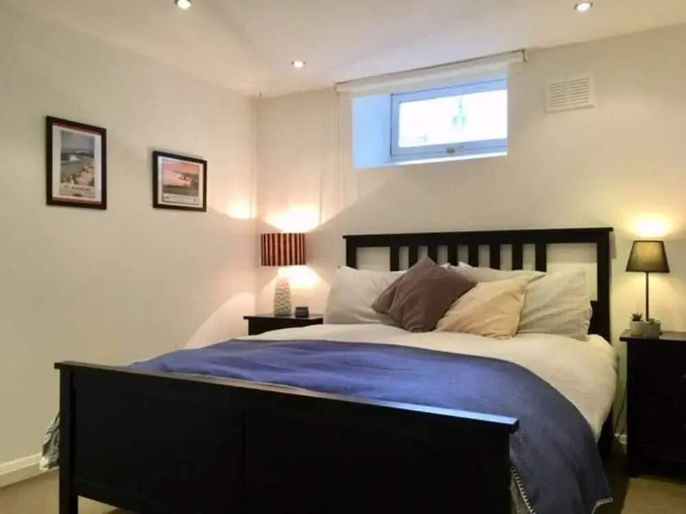 Spacious 3 Bedroom Flat in a Charming Location