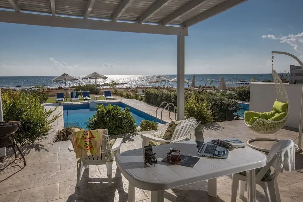 Celebrity Villa Oliver P 14