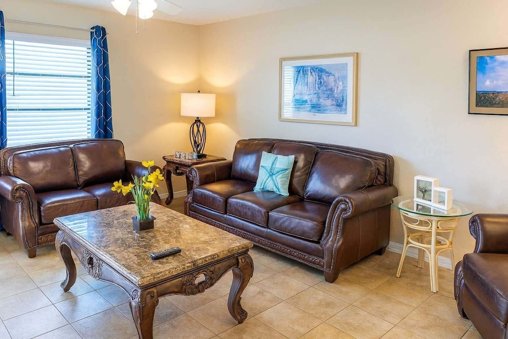 250 Paces To Beach Pool 1st Floor 2 Bedroom Condo