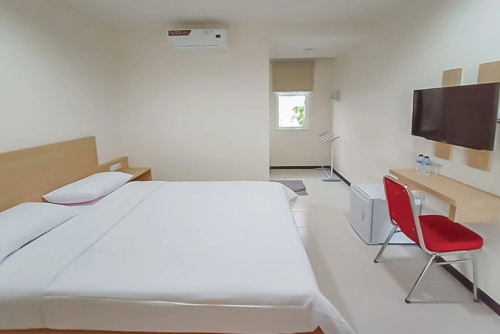 RedDoorz Syariah Plus near Tanjungpura University 2