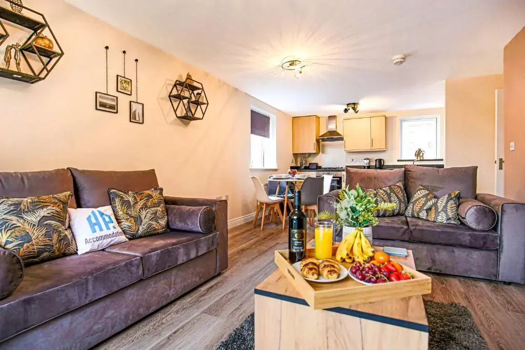 Cosy Two Bedroom, Two Bathroom Apartment in Milton Keynes by HP Accommodation - Free Parking and Wifi