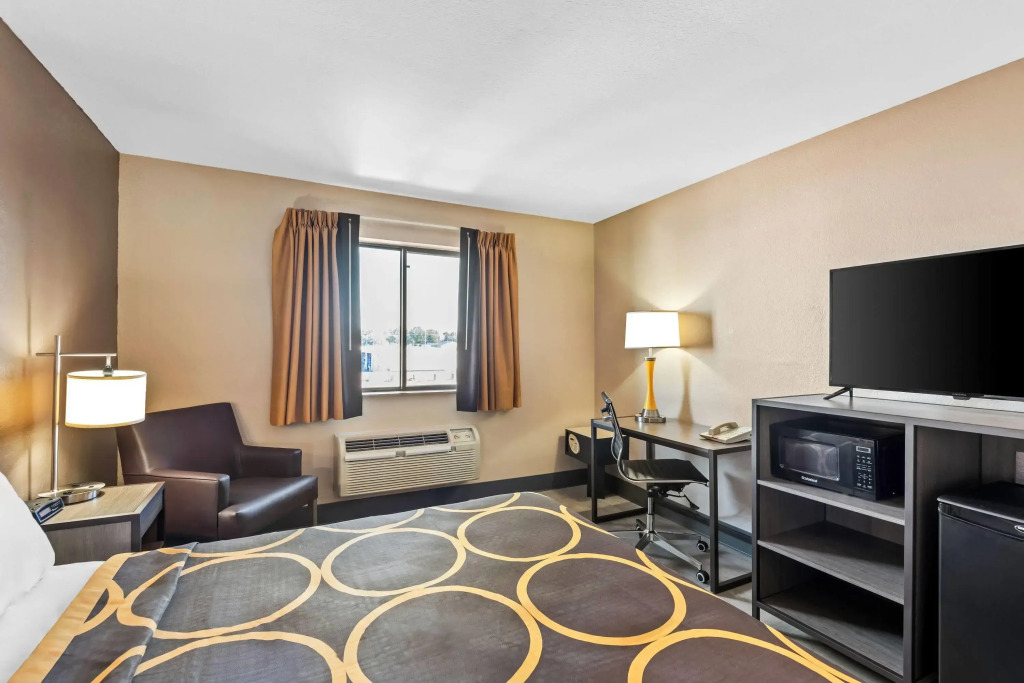 Super 8 by Wyndham Terre Haute