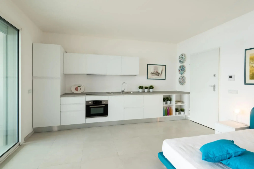 Large room of 40ms with a double bed, an armchair-bed, kitchenette, a bathroom and a private parking-AIRONI 8 MONO