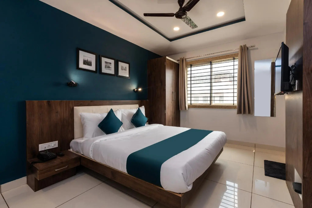 SilverKey Executive Stays 77177 Chikitsak Nagar
