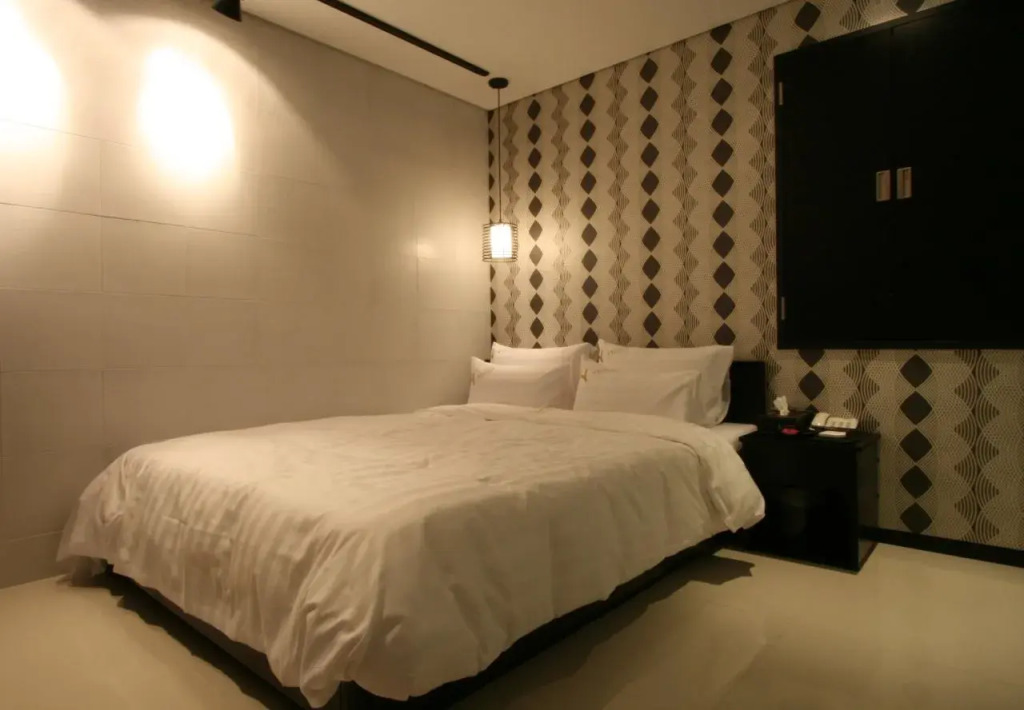 Shinchon Y Hotel