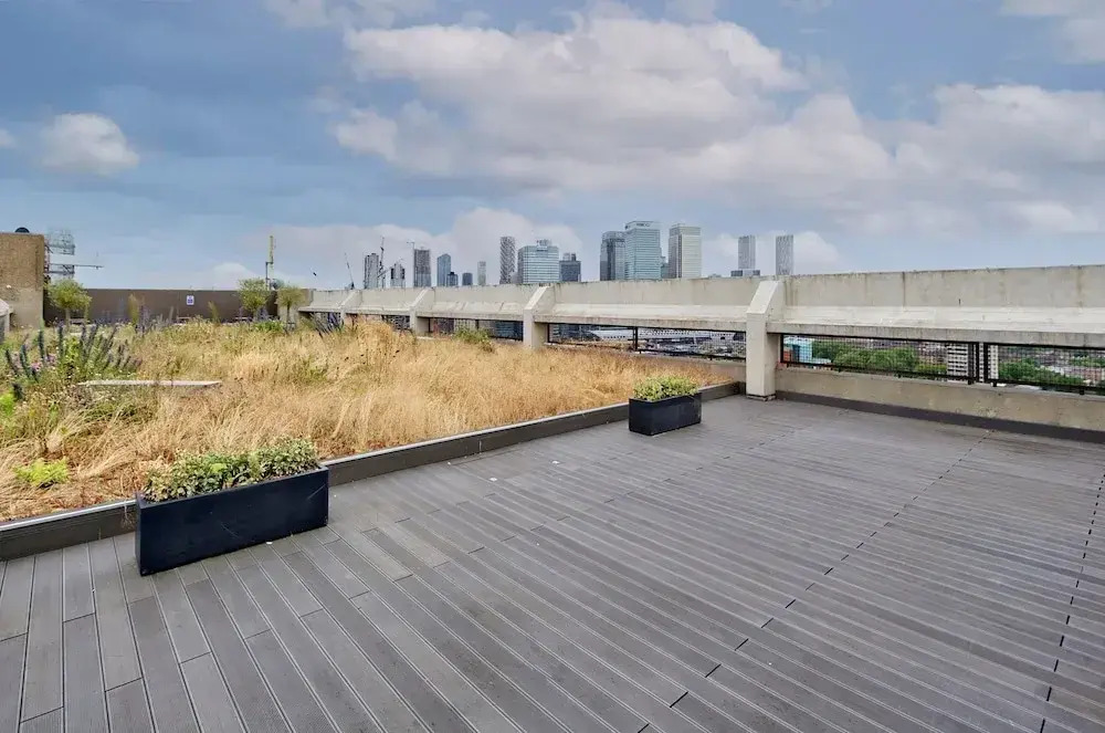 Stylish Three-bedroom Apartment in Poplar