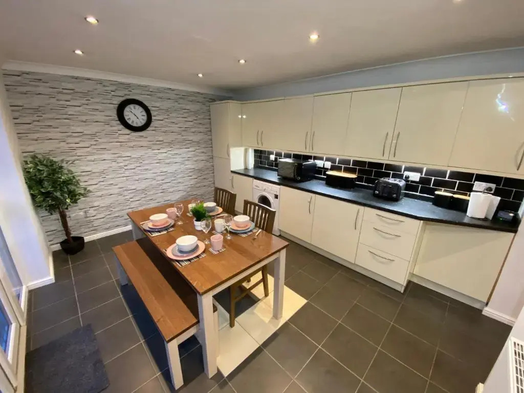Lovely family home, 5 minutes from the beach