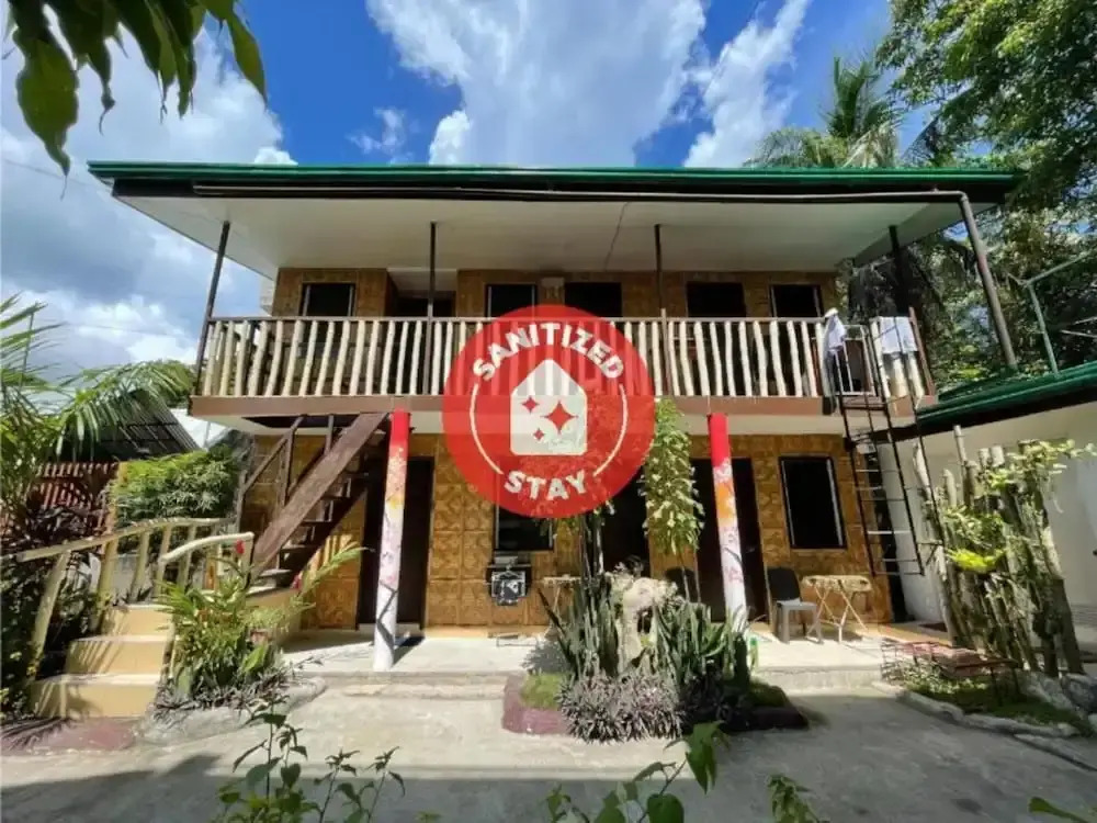 OYO 796 Southpoint Hostel And Restobar