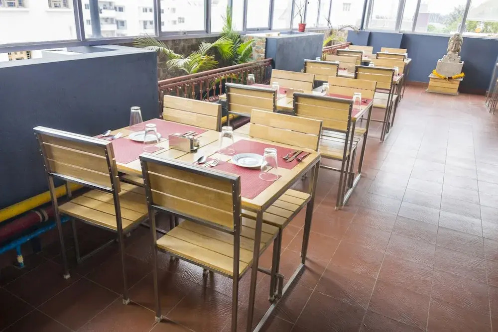 OYO 6144 Hotel M Plaza
