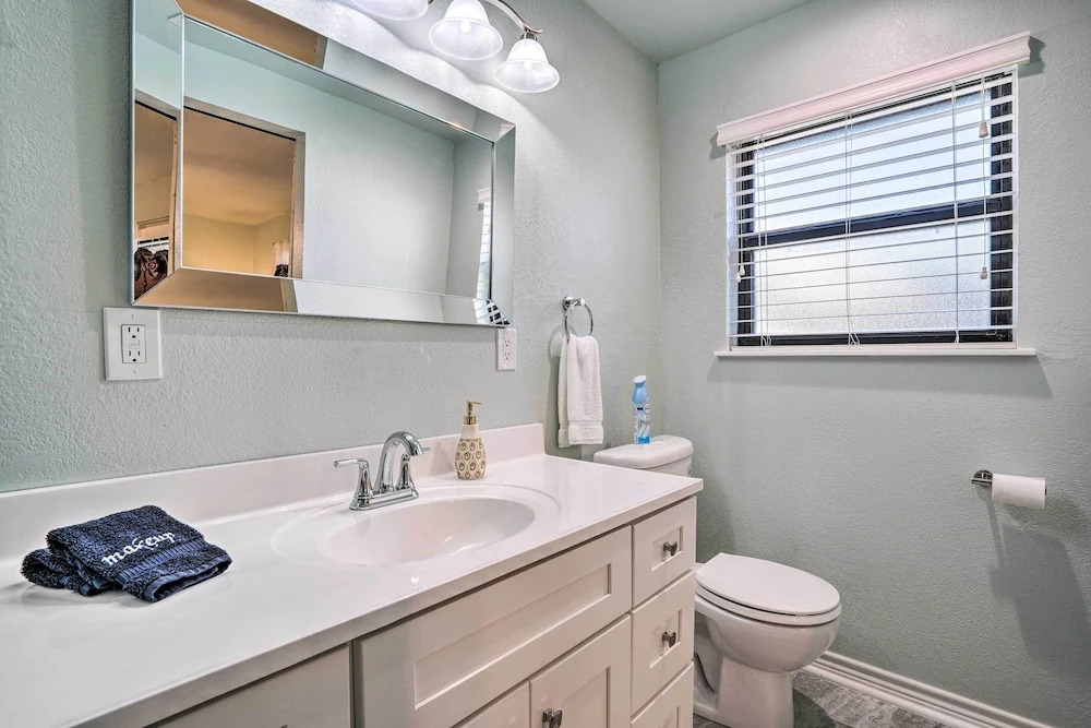 Lovely San Antonio Home ~ 13 Mi to Downtown