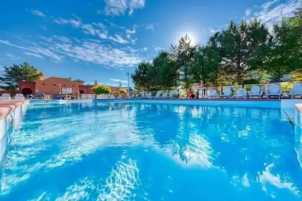 La Casa Lakeside Resort