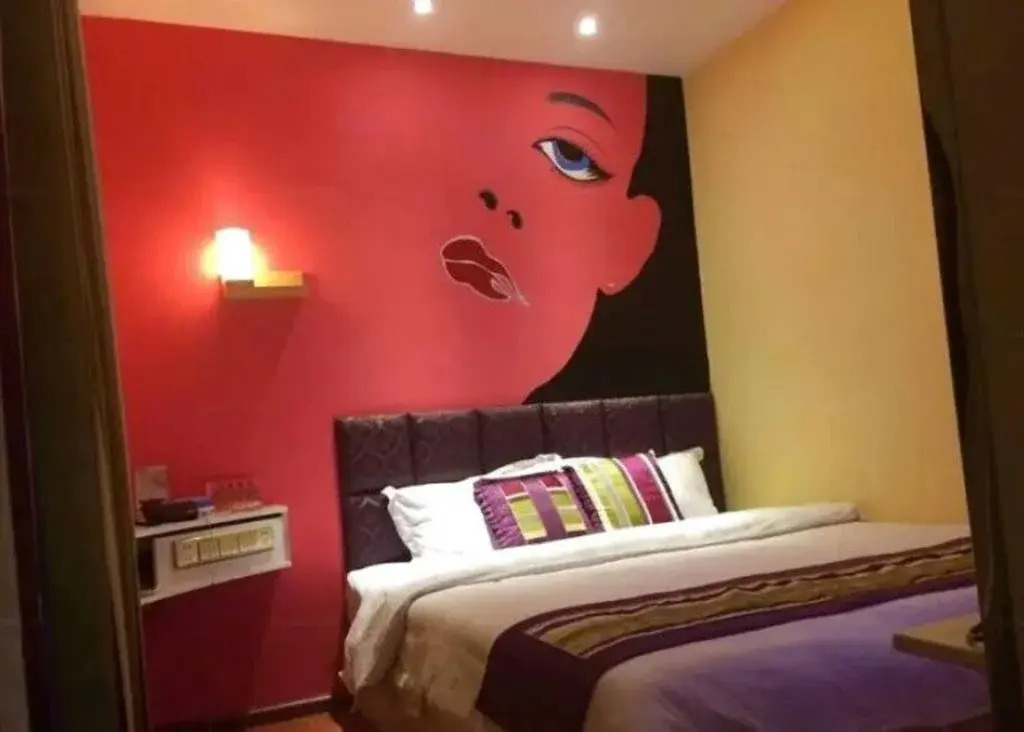 Qujing Ruixin Business Hotel