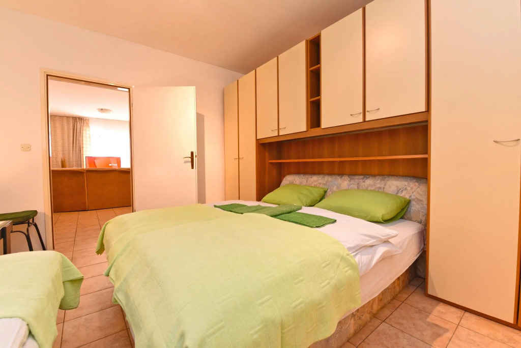 Apartment 1562