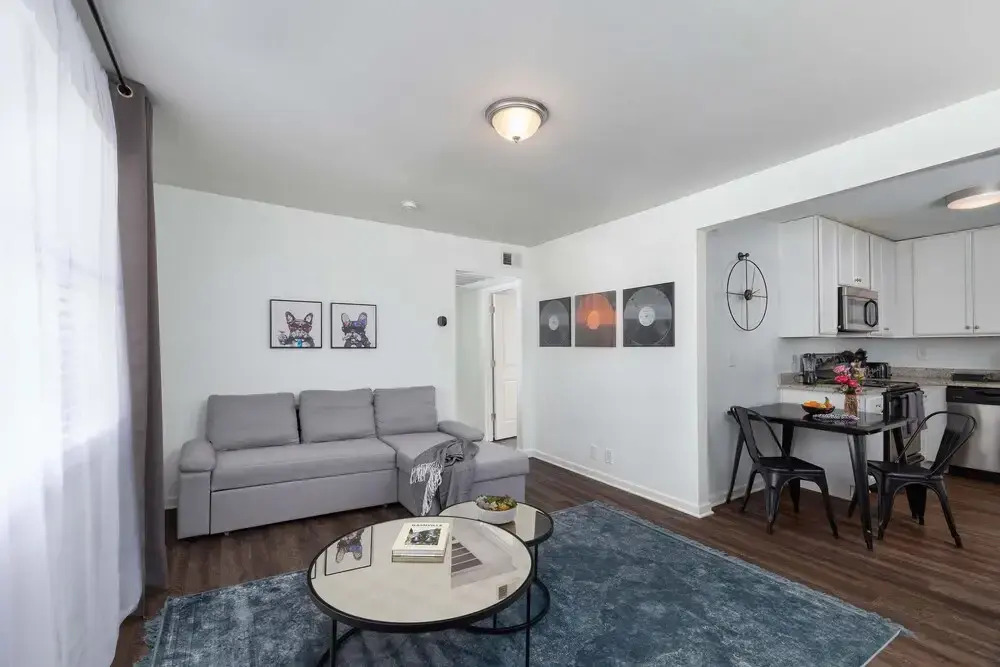JURNY - Close to Music Row - 4 Bedroom Apartments