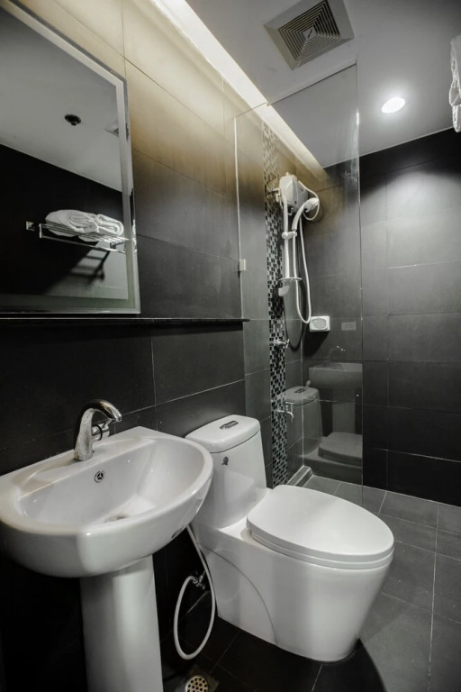 OYO 726 Sanchez Hotel