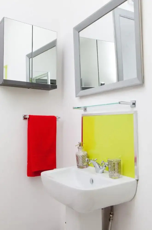 Comfy Flat for 5 in Edinburghs Lively New Town
