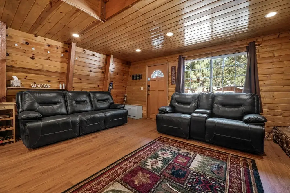 The Grizzly Grotto - Gorgeous Gambrel With Gaming Consoles And Fast Wifi! 3 Bedroom Cabin