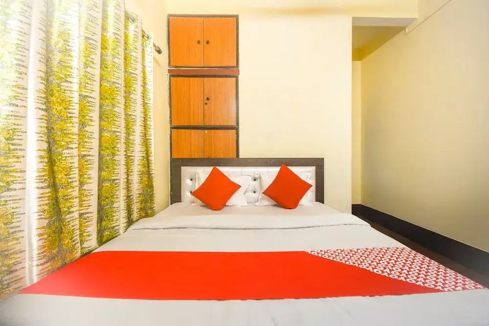 OYO 49183 Meera Guest House