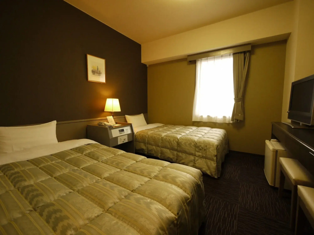 Hotel Route-Inn Toyama Ekimae