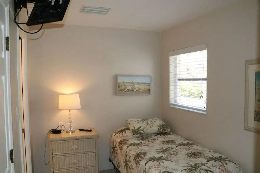 Jamaica Royale 005 - 2 Br Condo