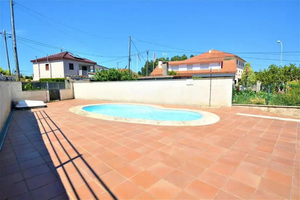Apartamento con piscina próximo a Sanxenxo