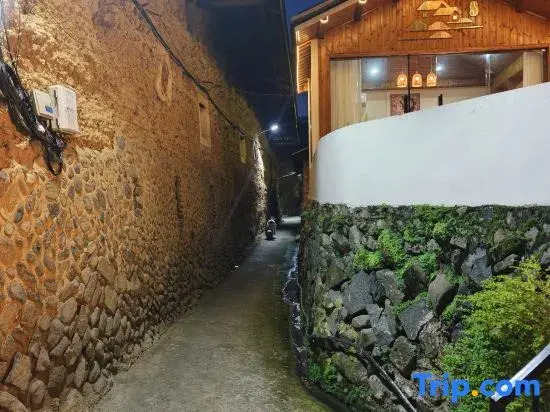 Yunshuiyao • Xidu | Countryside Mountain View Homestay (Big Fish & Begonia Branch)