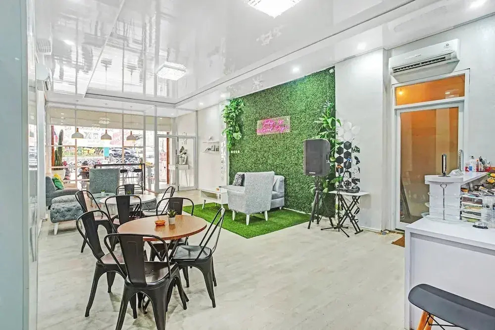 Box House by OYO Rooms