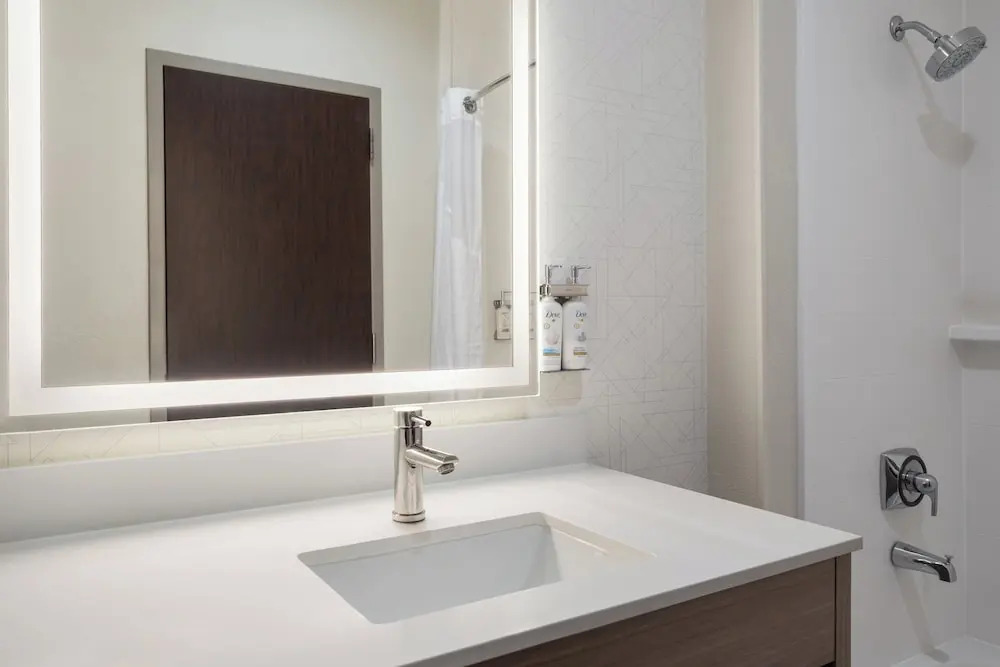 Quality Inn & Suites(.)