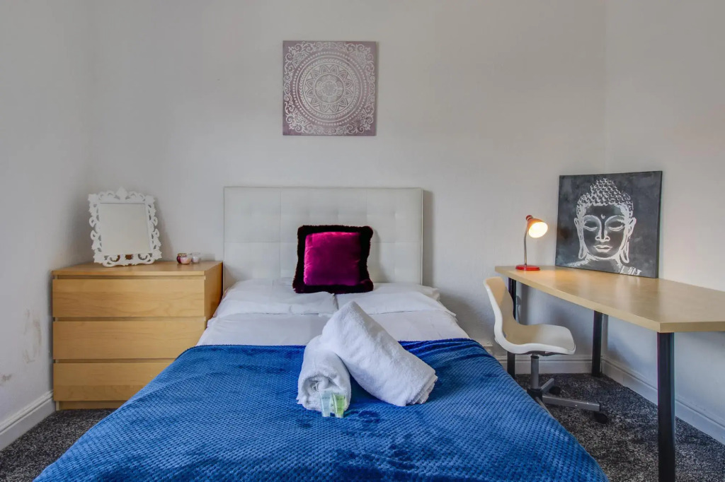 Stayzo House Accommodation- Coventry Free Parking