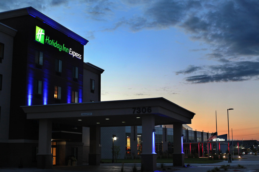 Holiday Inn Express & Suites Omaha South Ralston Arena by IHG