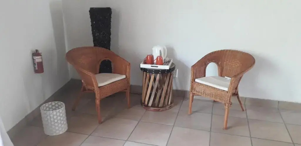 Lovely holiday home for a large family or friends bordering Kruger National Park