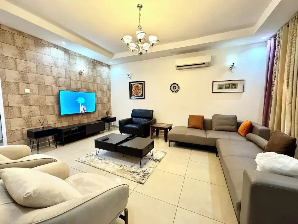 FURNISHED APARTMENTS Duplex