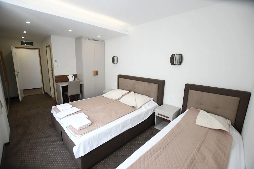 Atrijum Apartments and Rooms - Đerdap Boat Tours