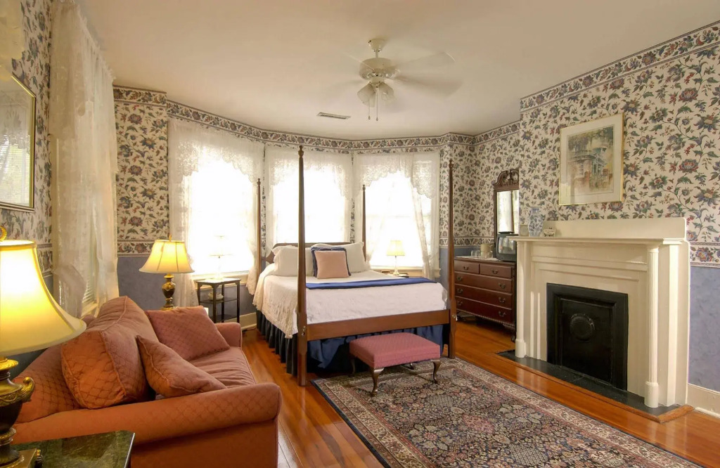 The Cannonboro Inn