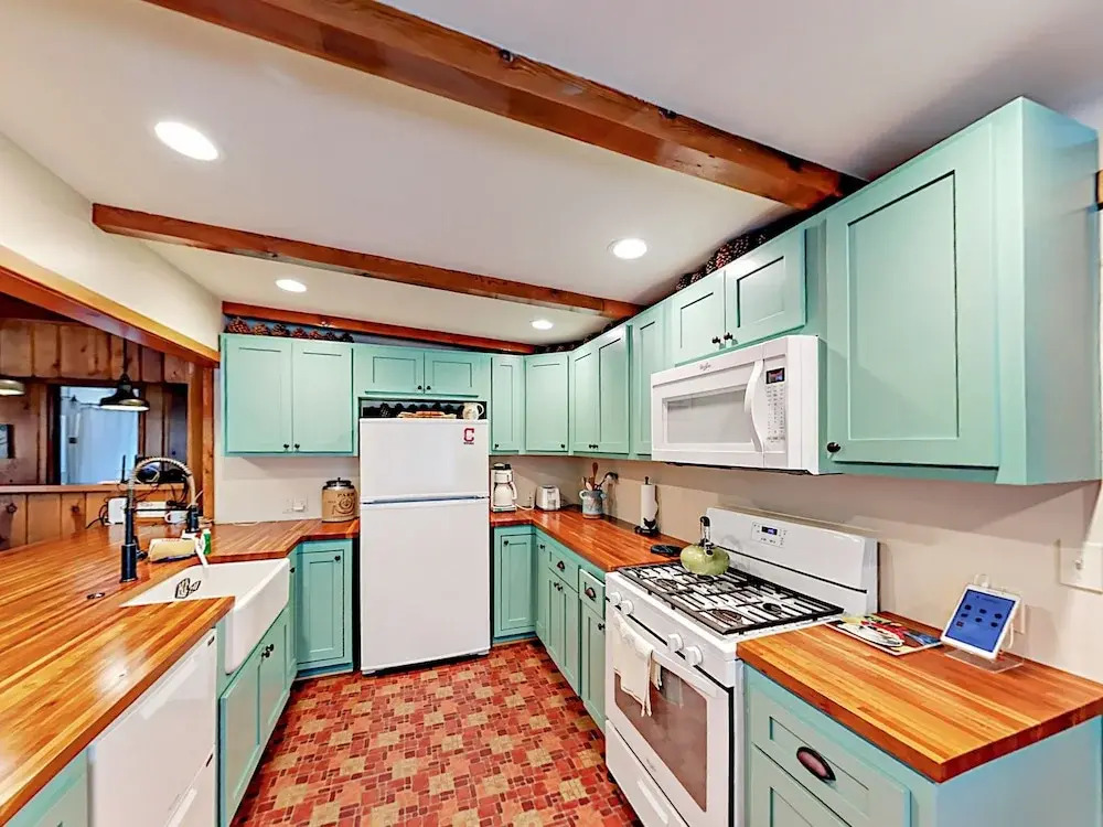 68 Alpine Home 4 Bedrooms 2 Bathrooms Home