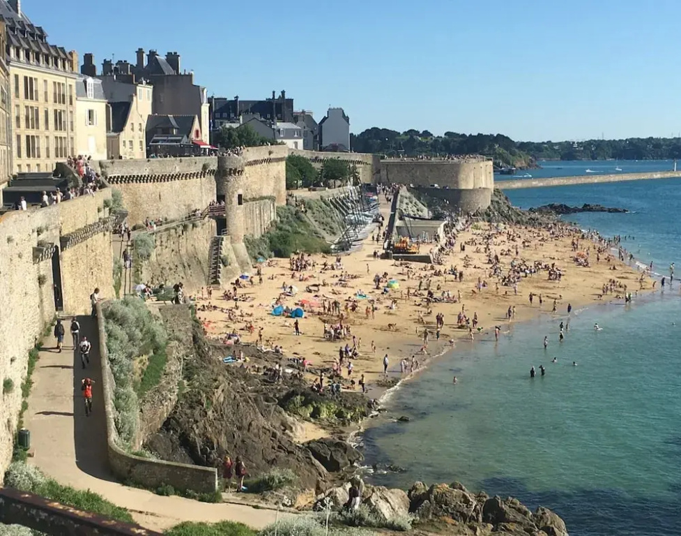 Holiday Home in Parame Near Saint-malo Beaches