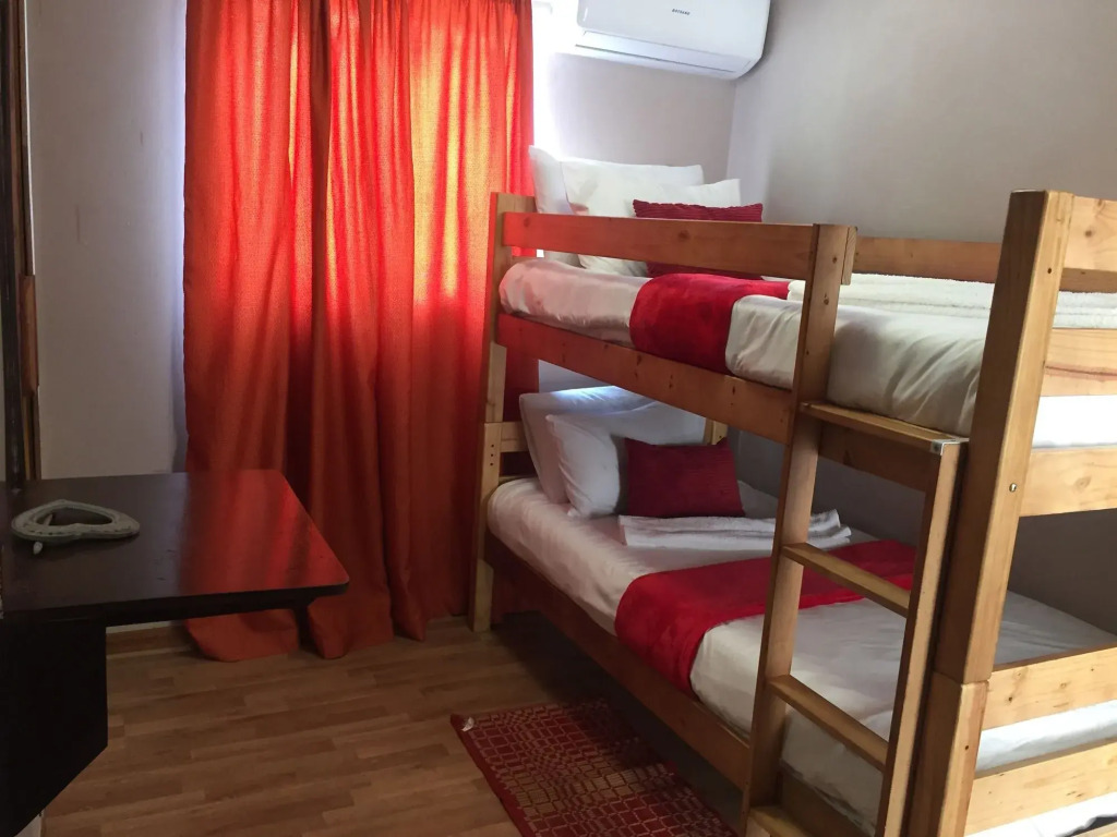 Chiloto Guest House