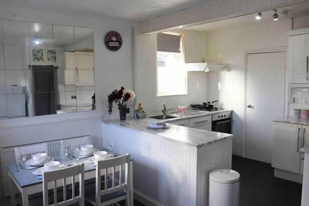 Cheerful 2 bedroom residential home